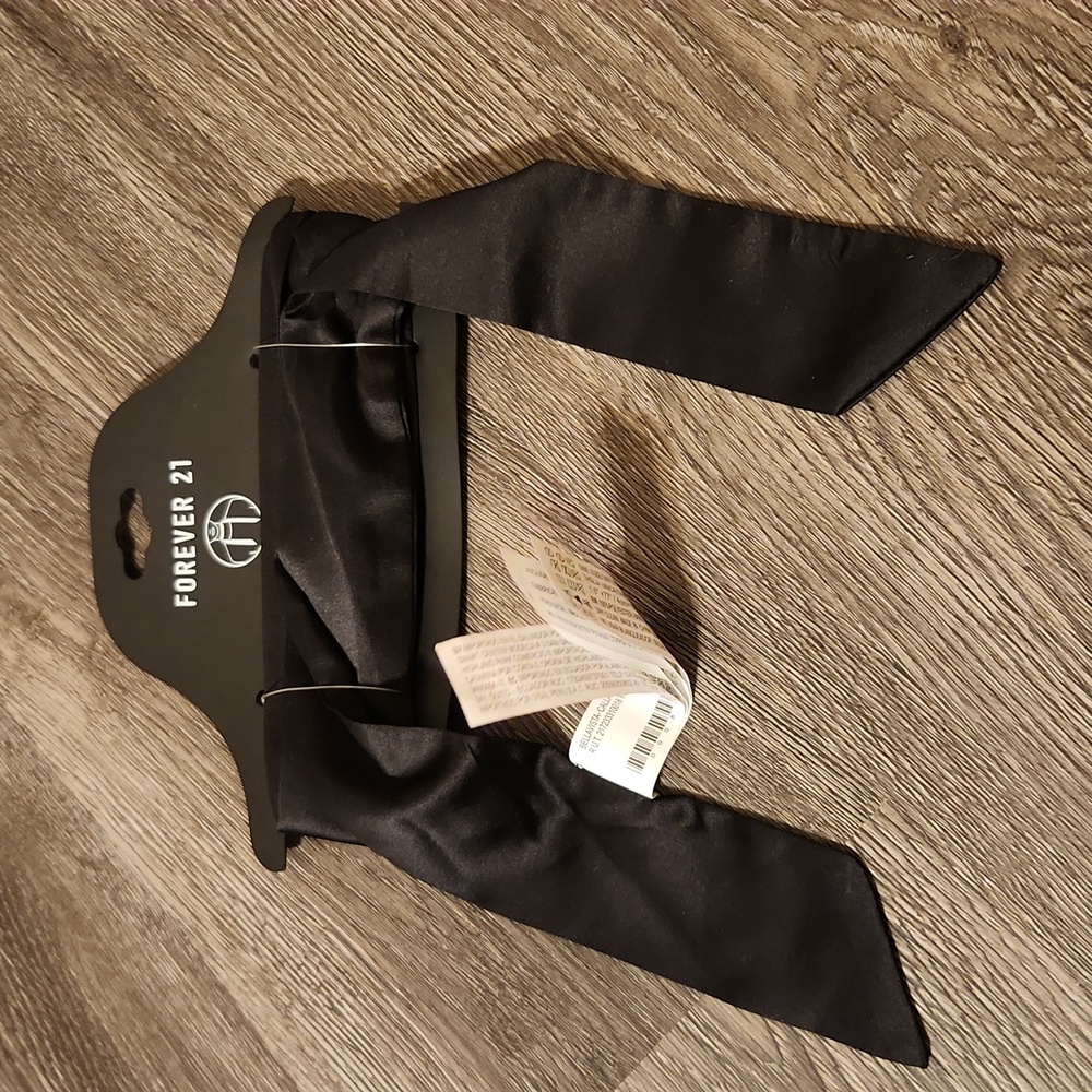 Scarves/Tie Black